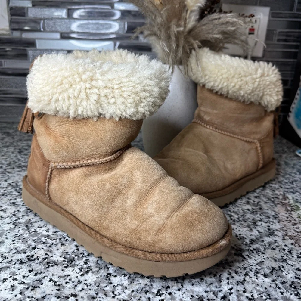 UGG Krista Bell Lace Up Boots Tan Shearling Winter Boots Size 8